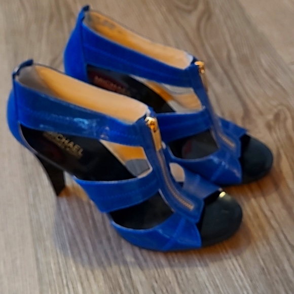 MichaelKors Size 8 1/2 Heels - Picture 2 of 4